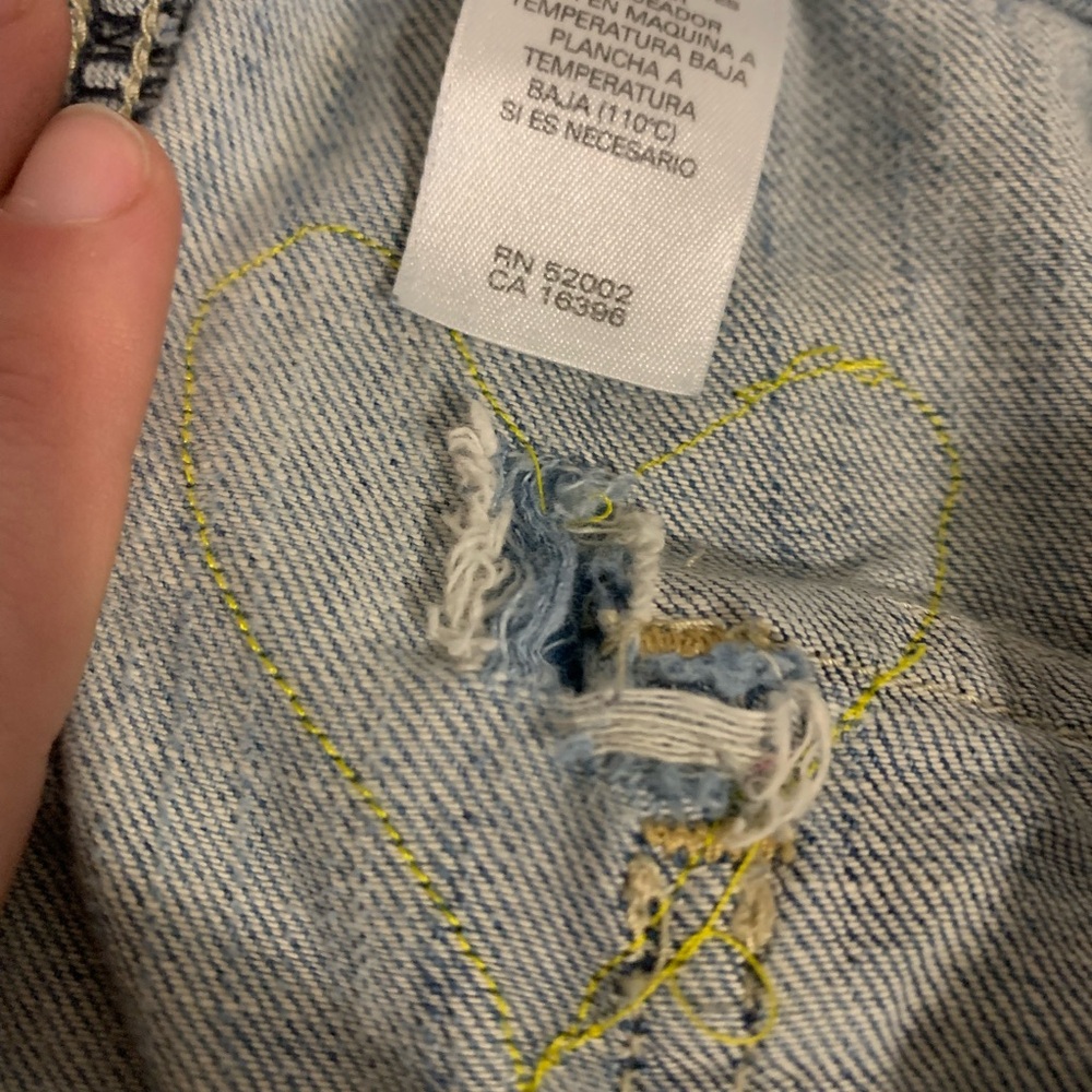 Vintage Up-Cycled Light Wash Women’s Capris Jeans with Patch Details - Picture 5 of 11